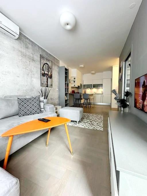 Urban Oasis: Stylish Retreat Apartment Zagreb Exterior photo