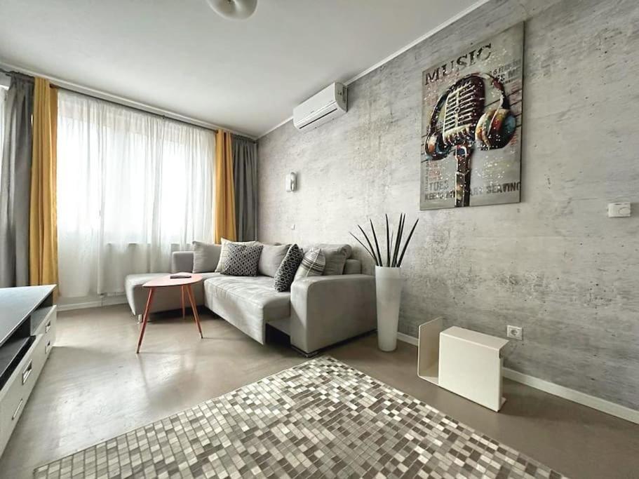 Urban Oasis: Stylish Retreat Apartment Zagreb Exterior photo
